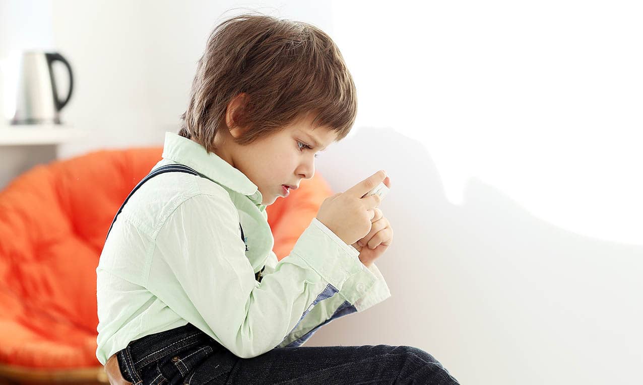 ¿Vas a comprar el primer smartphone para tus hijos en las rebajas? 5 consejos clave para gestionar su uso